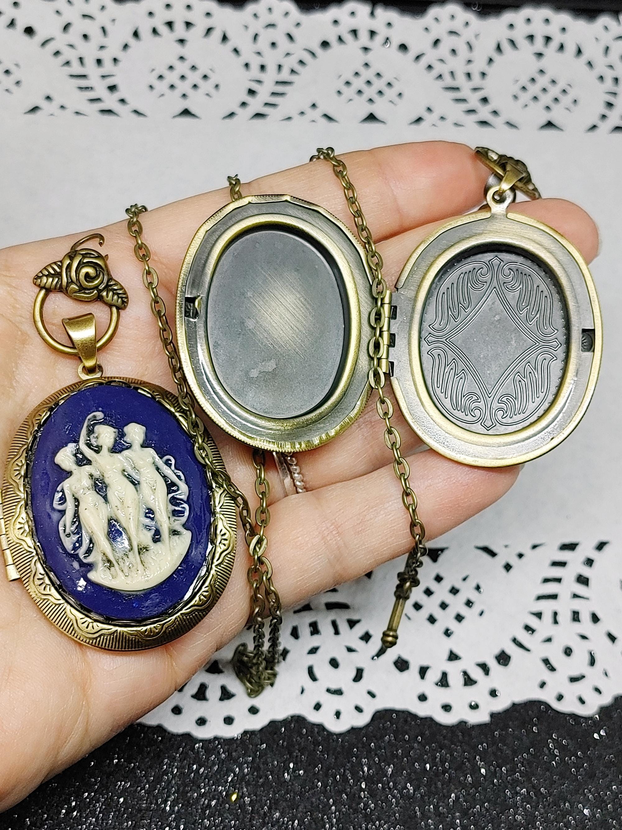 中華のおせち贈り物 Agatha Inspired Necklace Locket Cameo Graces Three Harkness: アクセサリー