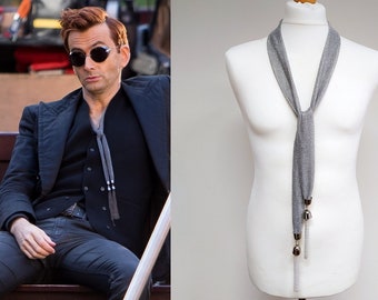 Zilveren lurex gebreide sjaal en stropdas, geïnspireerd op degene gedragen door Crowley in Good Omens. Aangepaste cosplay-accessoire