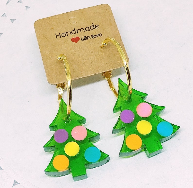 Christmas tree epoxy resin hoop earrings colorful Xmas jewelry with holographic glitters inclusions zdjęcie 1