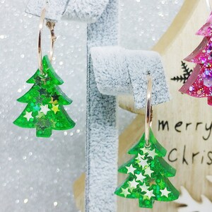 Christmas tree epoxy resin hoop earrings colorful Xmas jewelry with holographic glitters inclusions zdjęcie 9