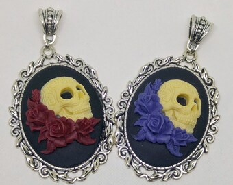 Gothic pendant with Mexican skull cameo and roses