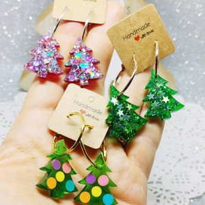 Christmas tree epoxy resin hoop earrings colorful Xmas jewelry with holographic glitters inclusions zdjęcie 6