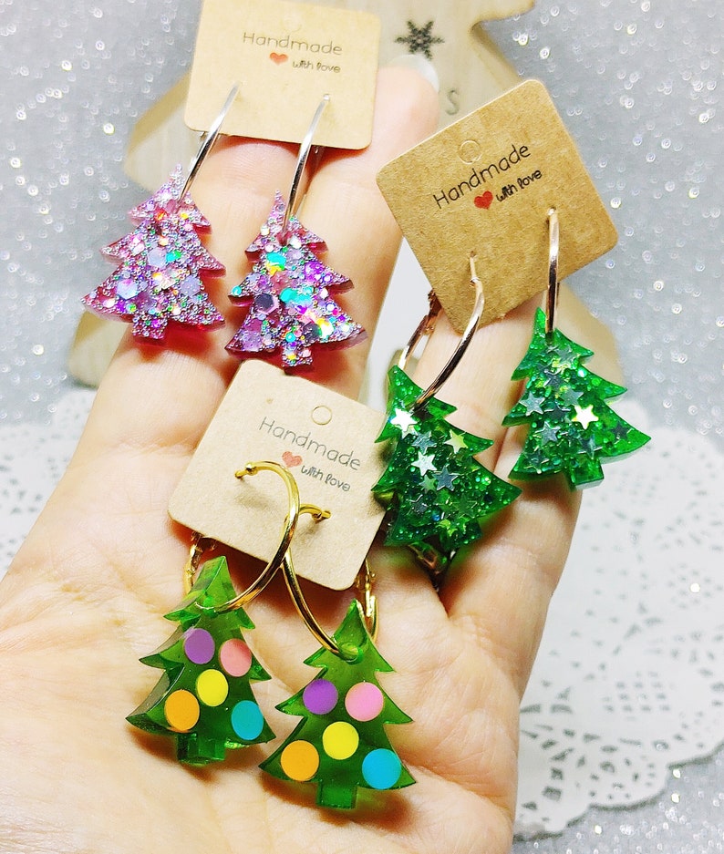 Christmas tree epoxy resin hoop earrings colorful Xmas jewelry with holographic glitters inclusions zdjęcie 6