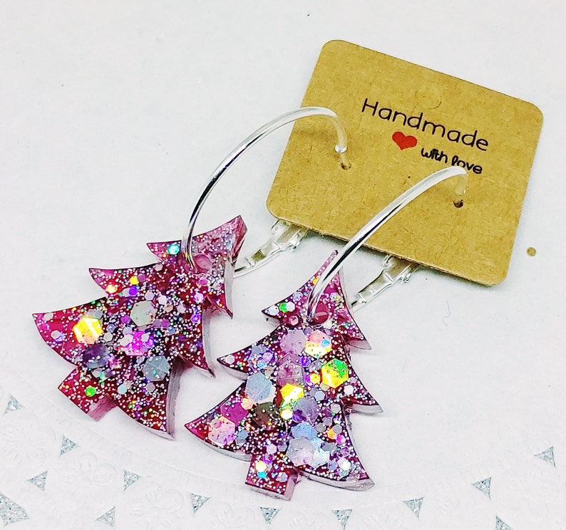 Christmas tree epoxy resin hoop earrings colorful Xmas jewelry with holographic glitters inclusions zdjęcie 3