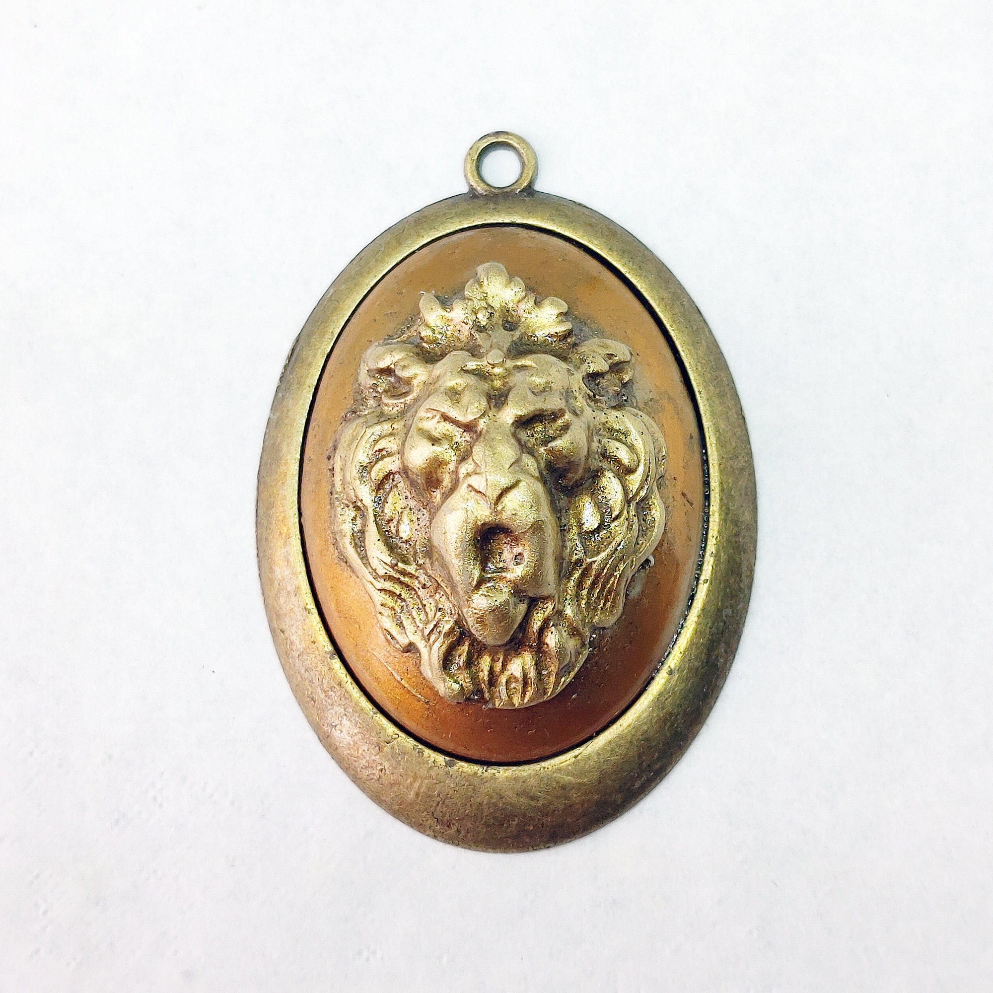 Resin Lion cameo pendant inspired by House Lannister coat of arms - Brass pendant inspired by Cersei's necklace