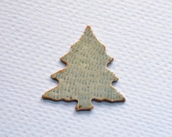 Árbol de hoja perenne hecho a mano con arcilla de gres y horneado de reducción para un glaseado de celadón