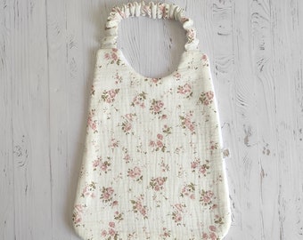 Bib in double gauze fabric with small flower pattern Oekotex, elasticated neck circumference