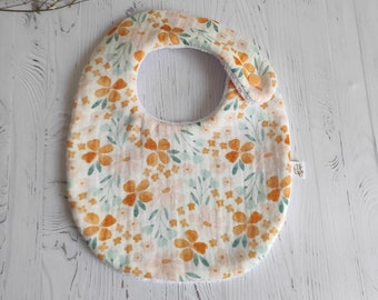 Double cotton gauze bib, watercolor flower pattern.