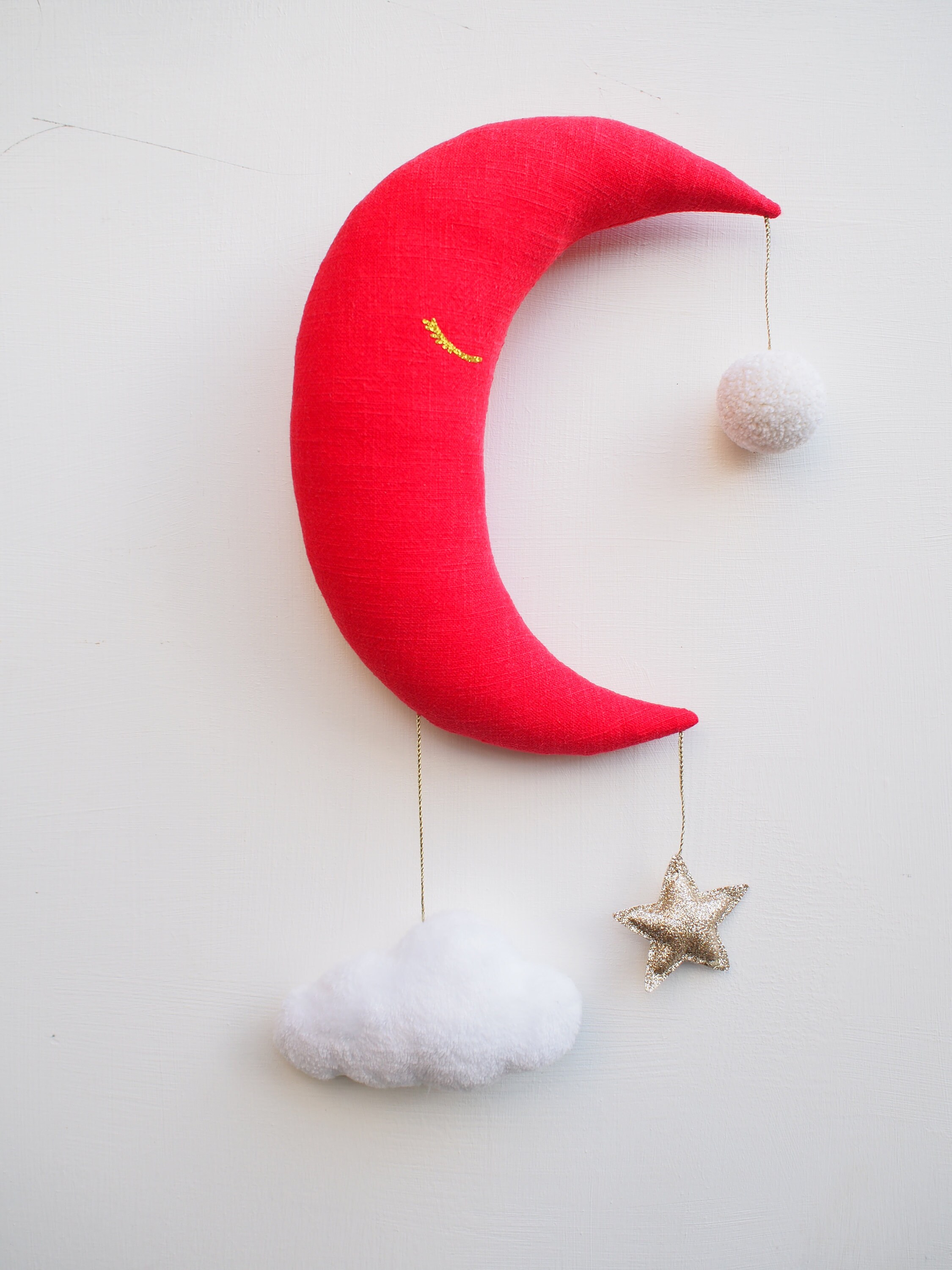 Lune avec Étoile, Nuage et Pompon. Décoration Chambre Bébé Enfant.