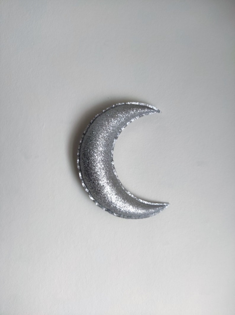 Glittery silver moon in imitation leather. image 5