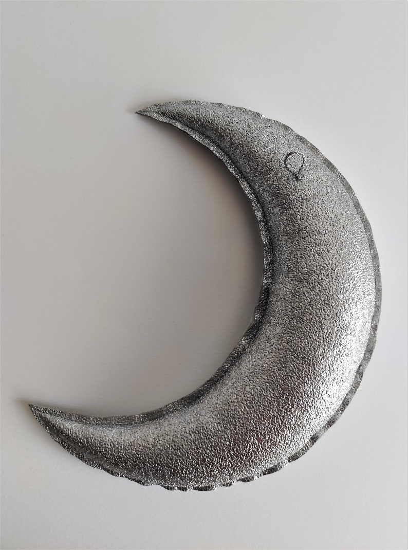Glittery silver moon in imitation leather. image 8