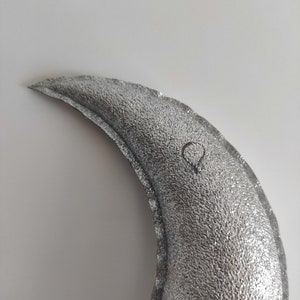 Glittery silver moon in imitation leather. image 7