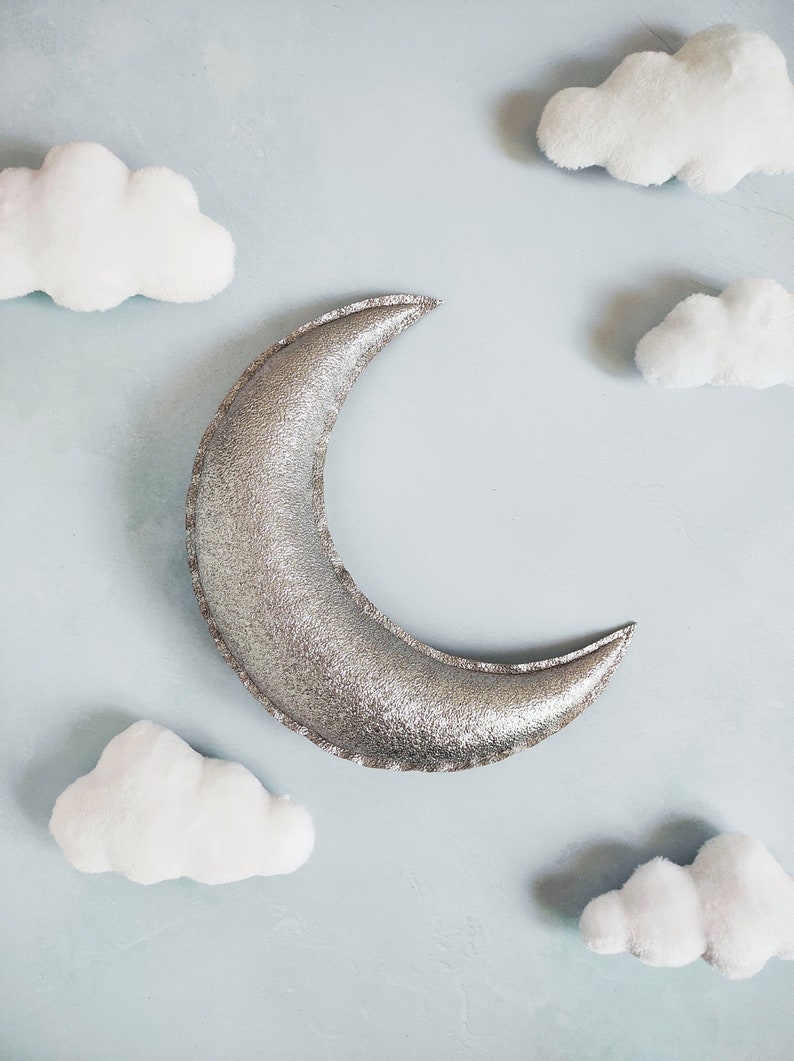 Glittery silver moon in imitation leather. image 1