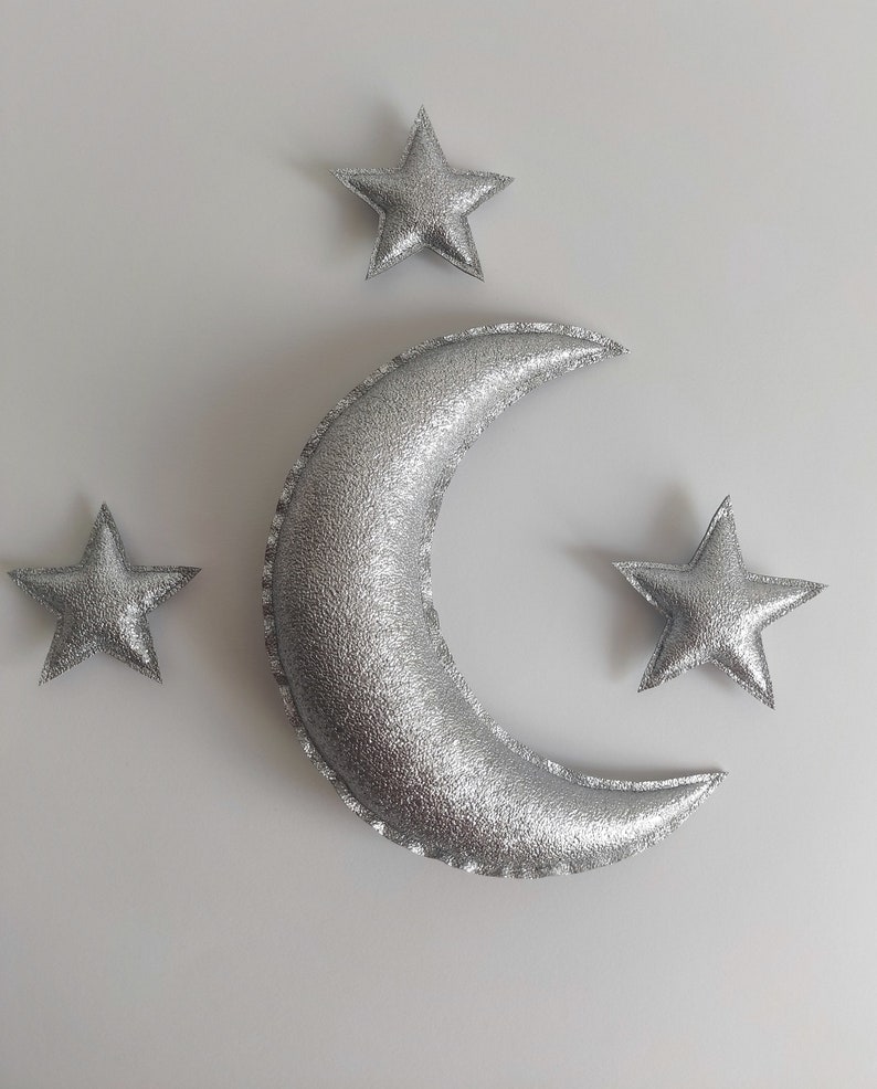 Glittery silver moon in imitation leather. image 2