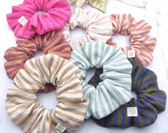 Adult hair scrunchie in double gauze with striped pattern