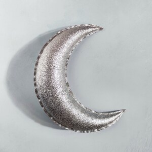 Glittery silver moon in imitation leather. image 10