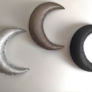 Glittery silver moon in imitation leather. image 9