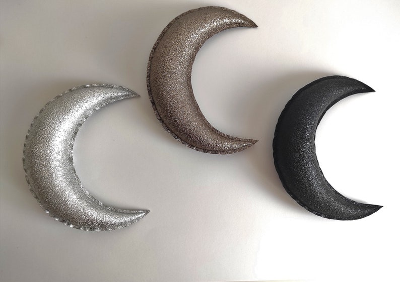Glittery silver moon in imitation leather. image 9