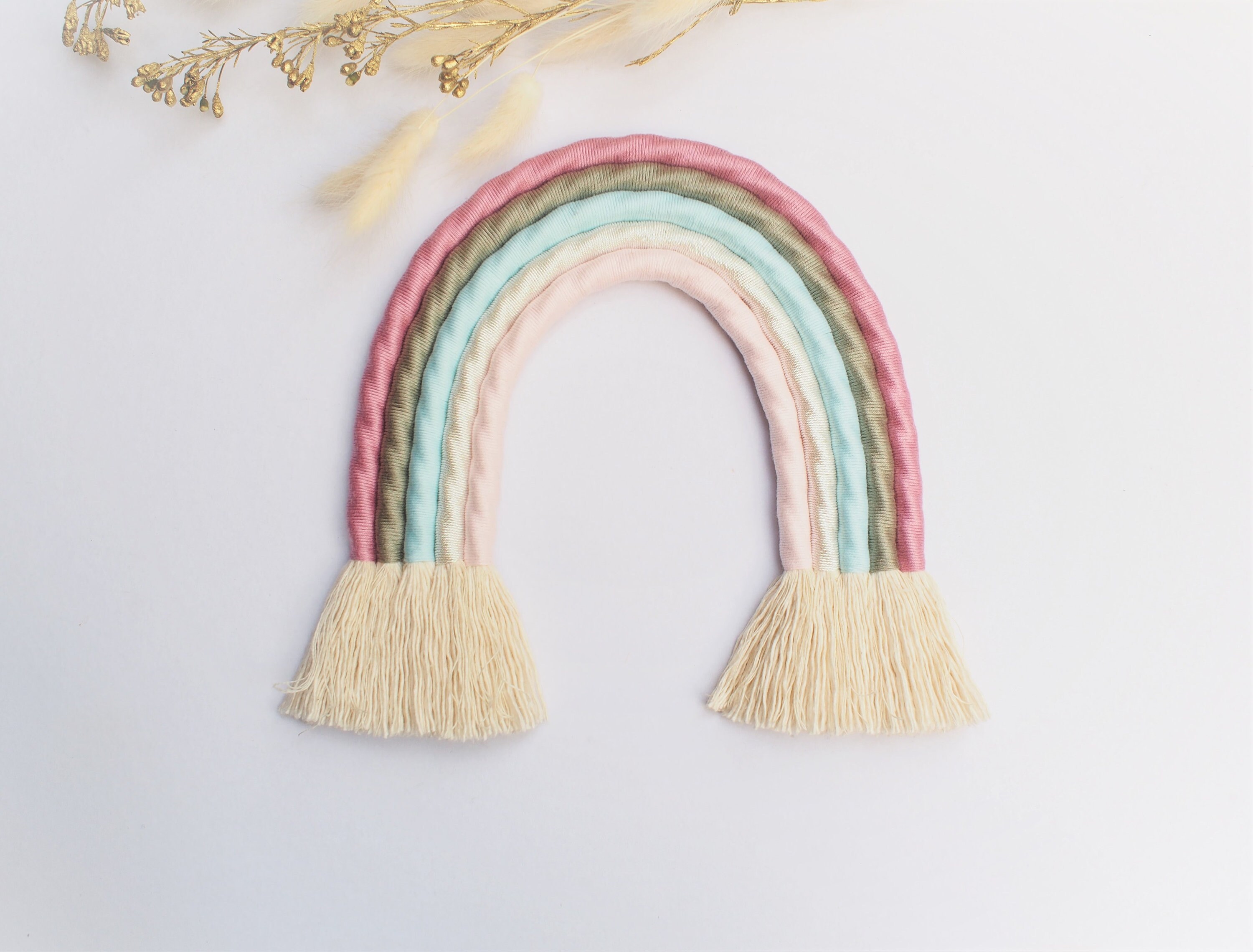 Suspension Murale Arc en Ciel Macramé et Coton, Décoration Bohème, Déco Douce Poétique.