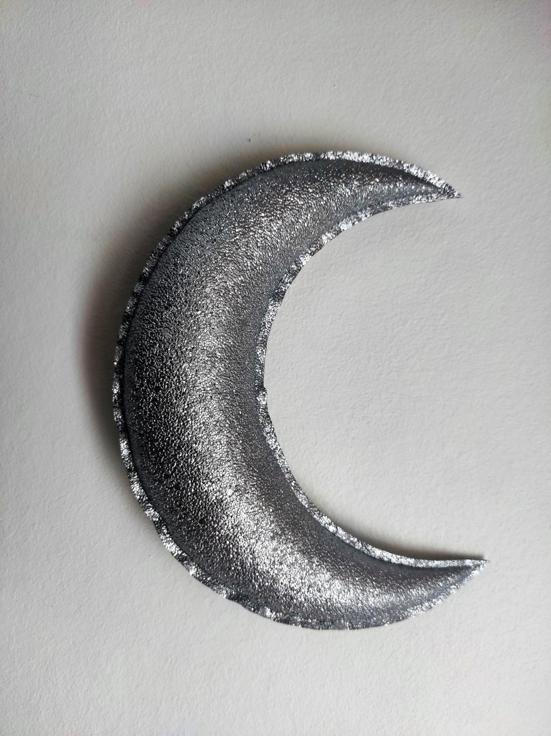 Glittery silver moon in imitation leather. image 4