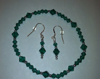 Handmade with Swarovski crystal, emerald green, bracelet and earrings set.