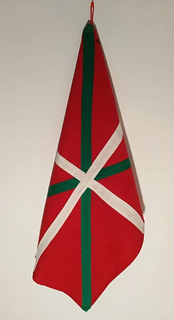 Beau Torchon 100% Coton Aux Couleurs Du Pays Basque Pour Ensoleiller Votre Cuisine