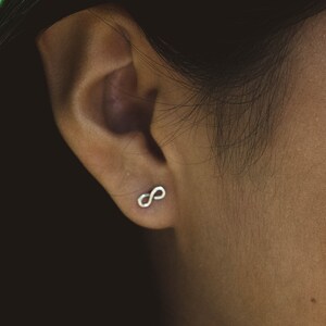 Infinity Sign Jewellery  18KT Gold Second Piercing  STAC Fine Jewellery