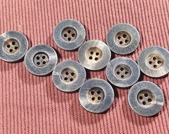 Hornknöpfe in verwittertem Grau, mit Brandeffekt, 15 mm, 18 mm, 20 mm, 23 mm oder 25 mm, 10er-Packung (B1351)