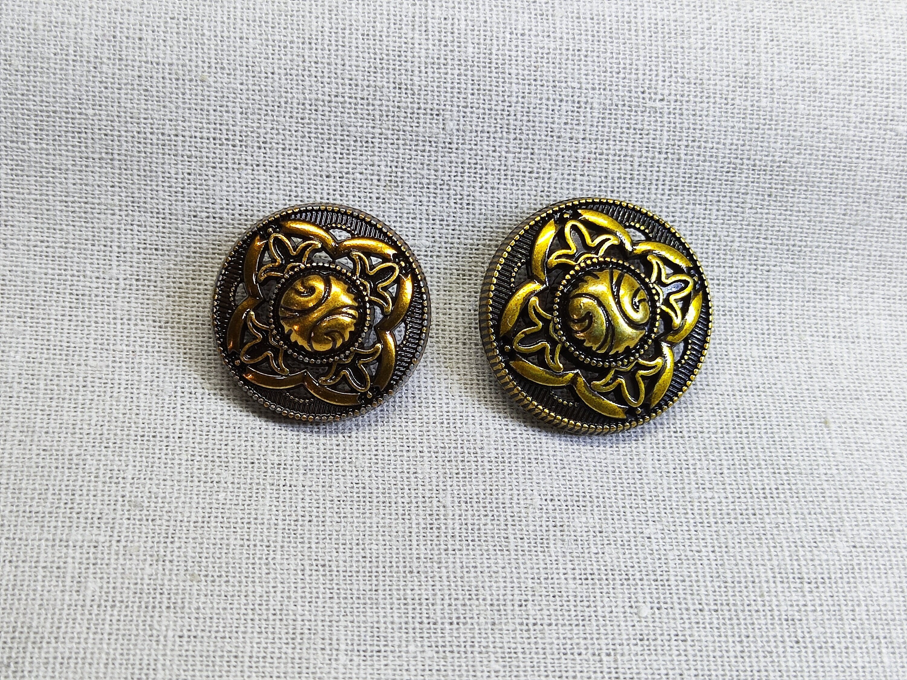 Set of 2 Lion Blazer Shank Button - Antique Brass – Bolt & Spool