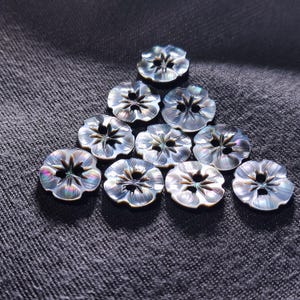 Knopen met bloemen en natuurlijke schelpen, 11,5 mm/0,45", verpakking van 10 (B836)