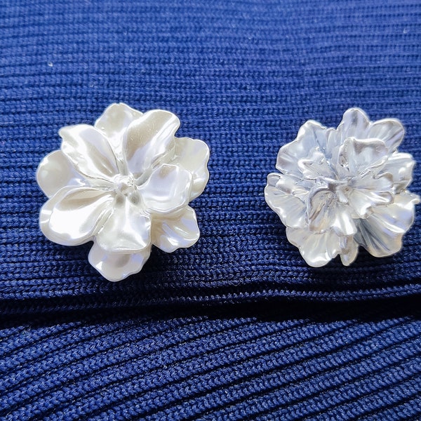 Peony Flower Buttons, Gardenia Buttons, Ivory Tone, Pack of 5(B164)