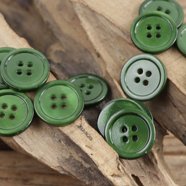 Natural Shell Buttons Iridescent Green, 10mm to 20mm, Pack of 10(B450)