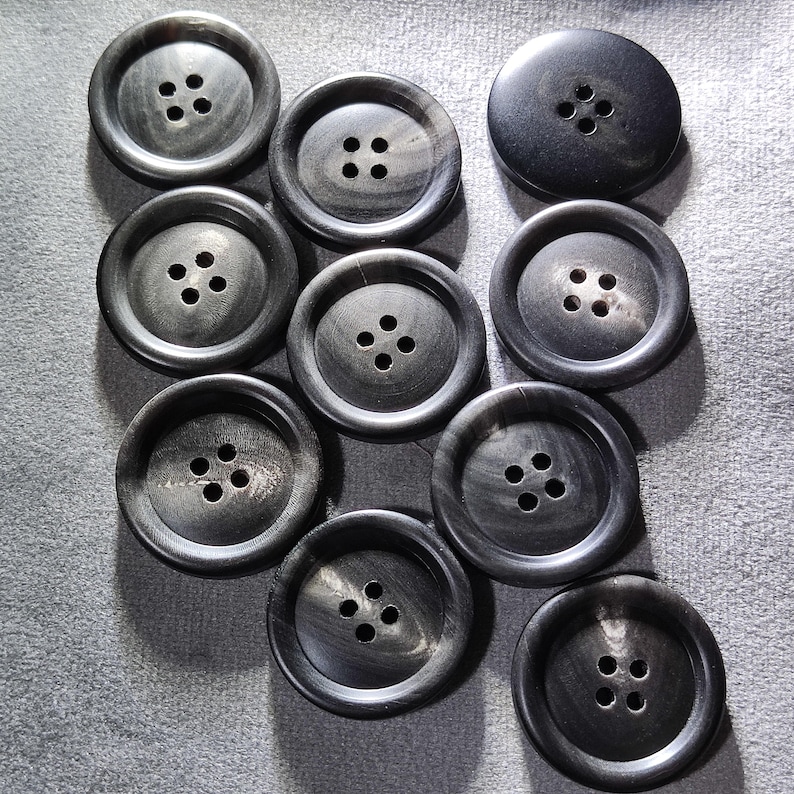 グレーとブラックのリアルホーンスーツボタン、15 mm、18 mm、20 mm、23 mm、25 mm、6個パック(B1940) 画像 3