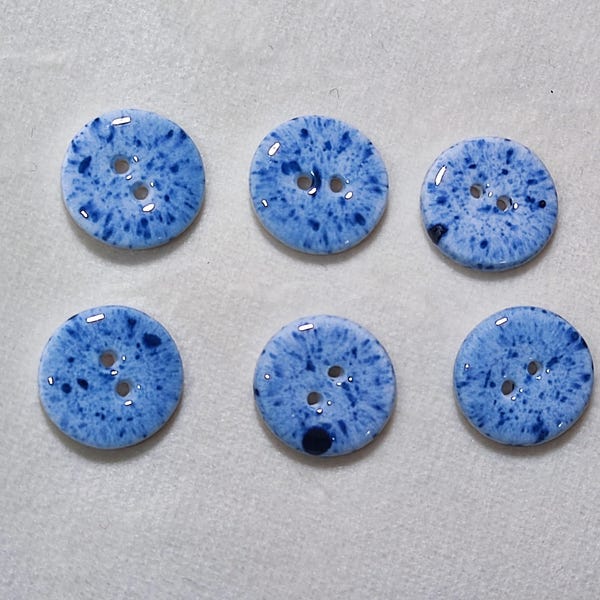 Boutons en céramique bleu saphir, le ton peut varier selon les lots, 14 mm, lot de 2 ou 6 (B1745)
