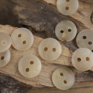 Genuine Horn Buttons, Round, Two Holes, 15mm/0.59&quot;, Pack of 6(B624)
