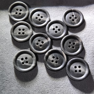 グレーとブラックのリアルホーンスーツボタン、15 mm、18 mm、20 mm、23 mm、25 mm、6個パック(B1940) 画像 2