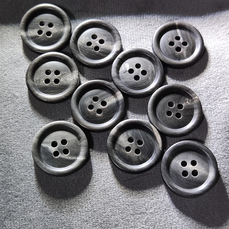 グレーとブラックのリアルホーンスーツボタン、15 mm、18 mm、20 mm、23 mm、25 mm、6個パック(B1940) 画像 2