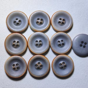 Guziki Corozo, szara podstawa z ciepłym brązowym brzegiem, 4 otwory, 11,5 mm, 15 mm, 17,5 mm, 20 mm lub 25 mm, opakowanie 10 sztuk (B1681)