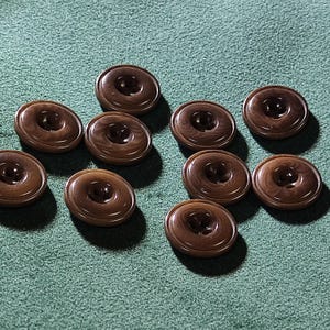 Guziki Corozo w kolorze kawowo-brązowym, 11,5 mm, 15 mm, 18 mm, 20 mm, 23 mm, 25 mm, kolor naturalny może się różnić, opakowanie 10 sztuk (B1397)