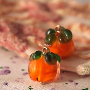 Små pumpapärlor med metallögla, 1,1 cm x 1,2 cm, 5-pack (B1576)