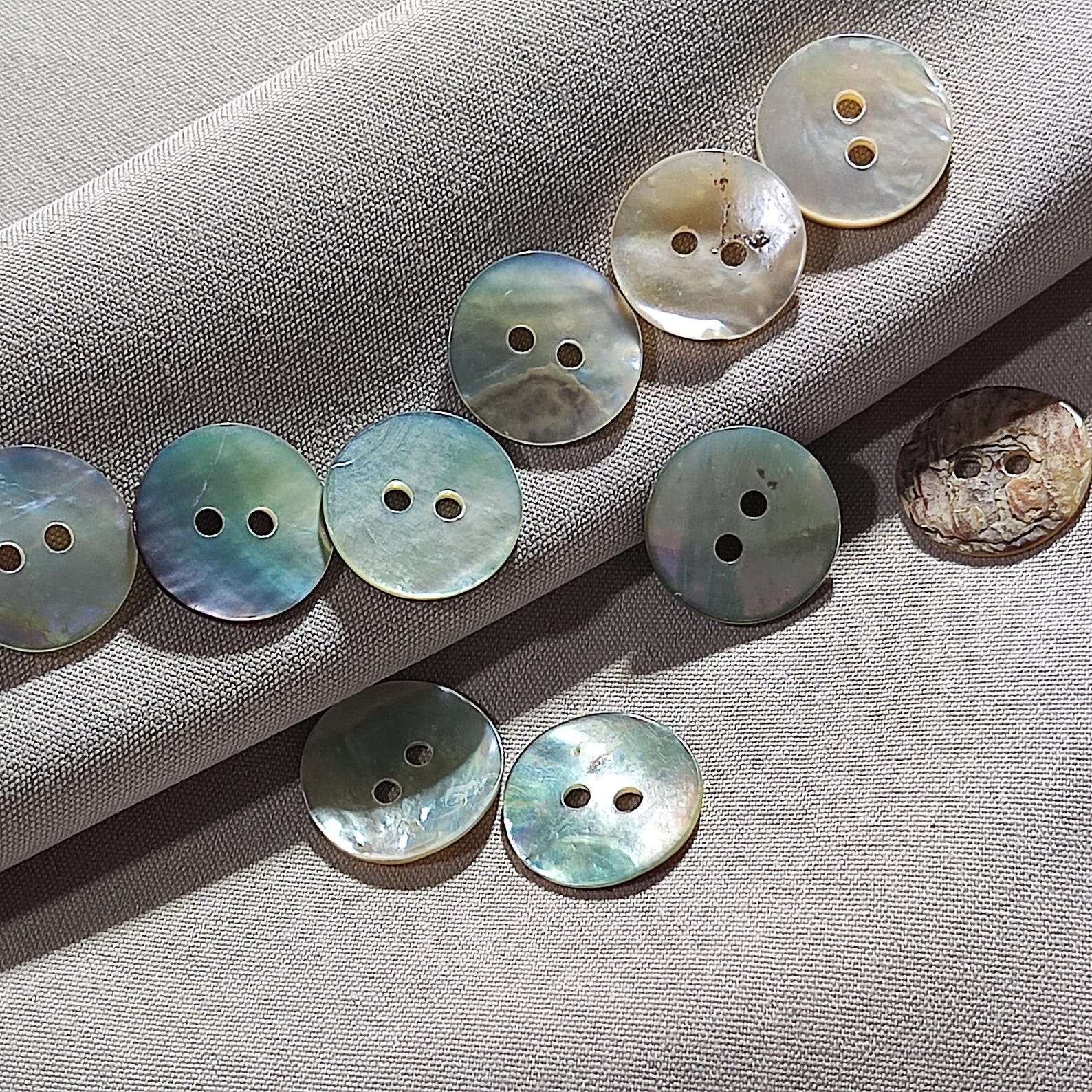 Natural Shell Buttons, Mother of Pearl Shell, Color May Vary Due to ...