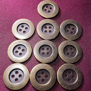 アンティーク真鍮製4穴メタルボタン、幅広エッジ、やや古びた仕上げ、11.5 mm、12.5 mm、15 mm、18 mm、20 mm、23 mm、25 mm、10個パック(B1301)