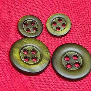 Natural Shell Buttons Dark Green, 11.5mm to 25mm, Pack of 10(B383)