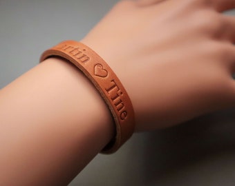 Lederarmband mit Namen - Partnerarmbänder aus Leder | Echtleder als Geschenk zu Weihnachten
