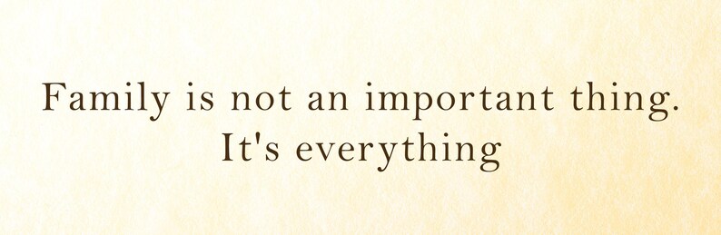 Puede incluir: Una imagen en blanco y negro con el texto "Family is not an important thing. It's everything."