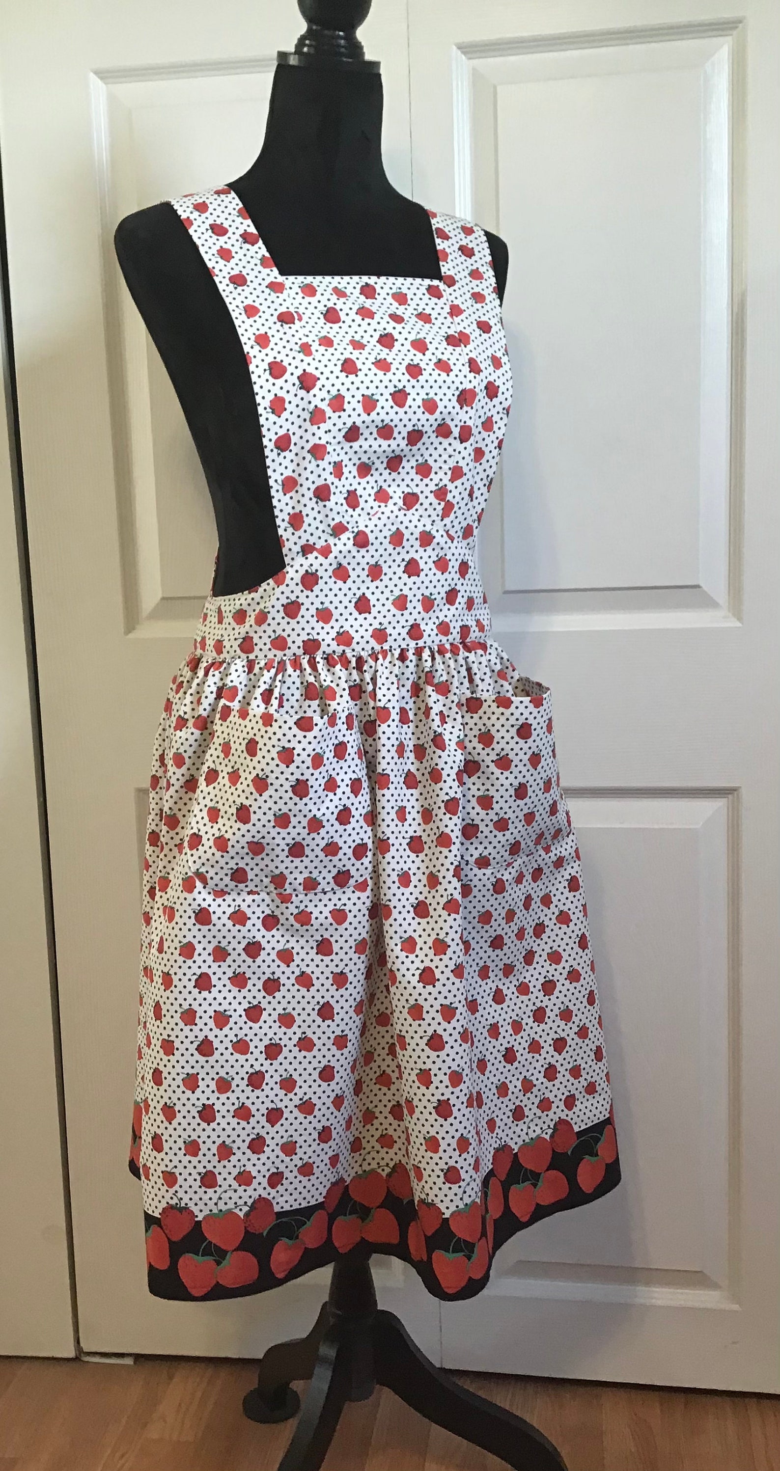 1940s Bib Apron w/ Full Skirt Featuring Lots of Strawberries | Etsy