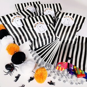Halloween Ghost Trick or treat stickers and bags kit  | 51mm Round Stickers | Halloween | Trick or treat stickers