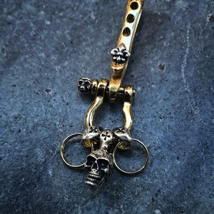 Fob Schlüsselanhänger mit Sterling Silber Totenkopf | Massiver Messinghaken & Gürtelclip | Handgemachter Gothic Schlüsselanhänger | Leder Gürtel Schlüsselhalter | Biker Geschenk