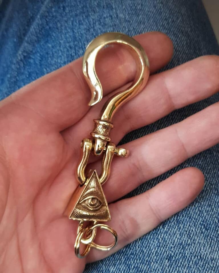 フリーメーソンの真鍮製フィッシュフックキーホルダー：プロビデンスの