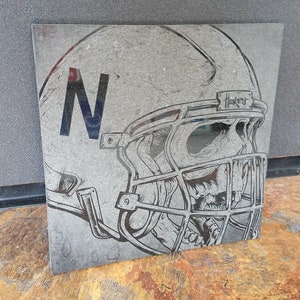Schädel Football Helm Laser gravierte Granitfliesen